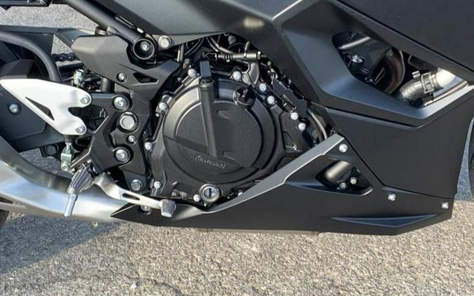 2026 Kawasaki Ninja® 500 ABS Metallic Flat Spark Black