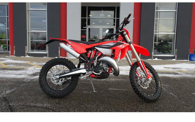 2023 Beta 125 RR First Look [7 Fast Facts For Enduro Racing]