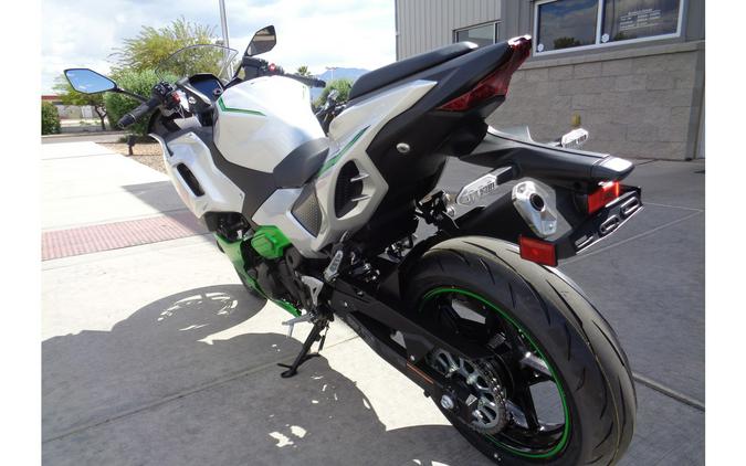 2024 Kawasaki Ninja® 7 Hybrid ABS