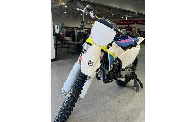 2025 FC 250 - Only 4 hours, no dealer fees! - Husqvarna Motorcycles