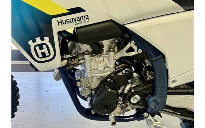 2025 FC 250 - Only 4 hours, no dealer fees! - Husqvarna Motorcycles