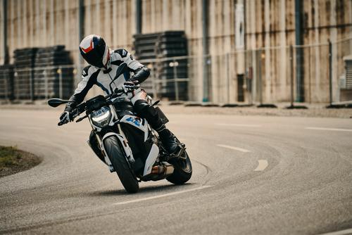 Review: 2021 BMW S1000R