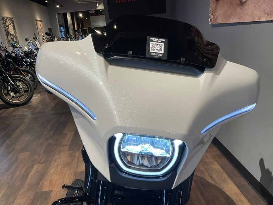 Harley-Davidson® Street Glide® 2024 FLHX T32-24 WHITE ONYX PRL