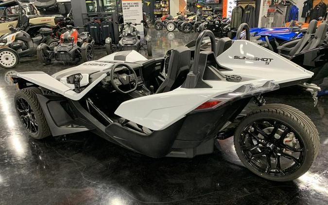 2023 Polaris Slingshot® Slingshot® S Manual