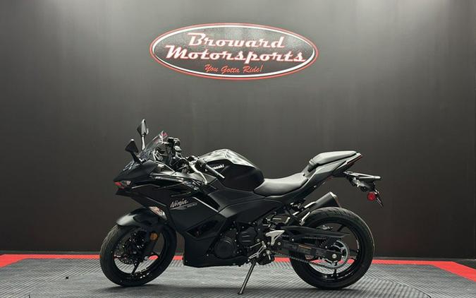 2026 Kawasaki Ninja 500 Metallic Flat Spark Black