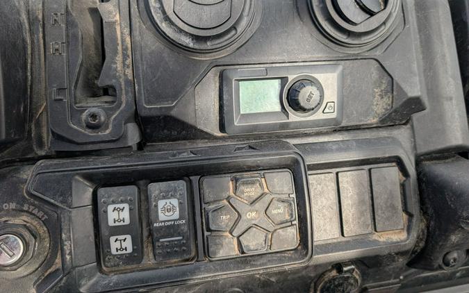 2022 Can-Am Defender Limited CAB HD10