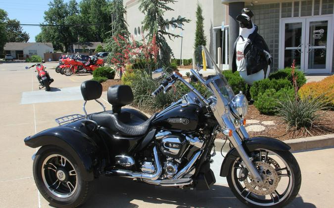2021 Harley-Davidson Freewheeler Vivid Black