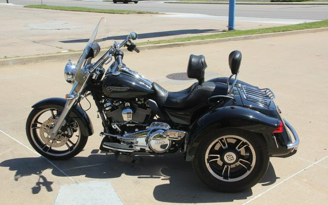 2021 Harley-Davidson Freewheeler Vivid Black