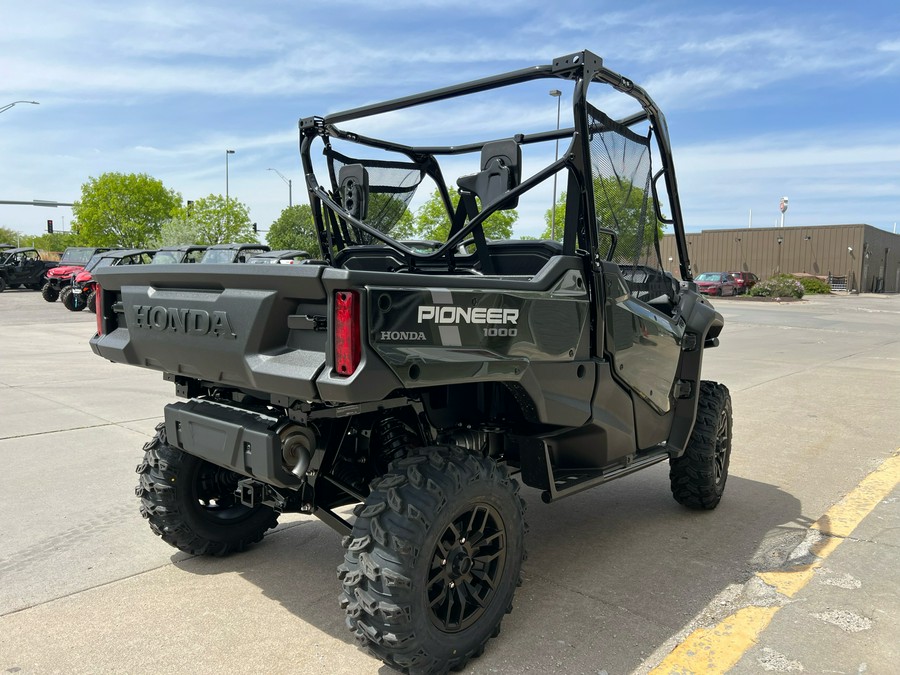 2025 Honda Pioneer 1000 Deluxe