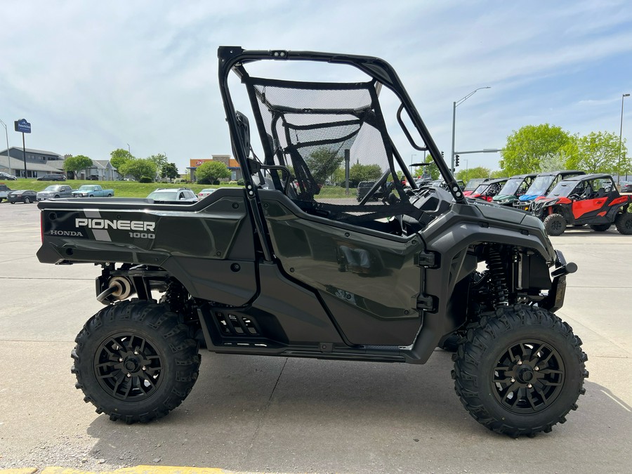 2025 Honda Pioneer 1000 Deluxe