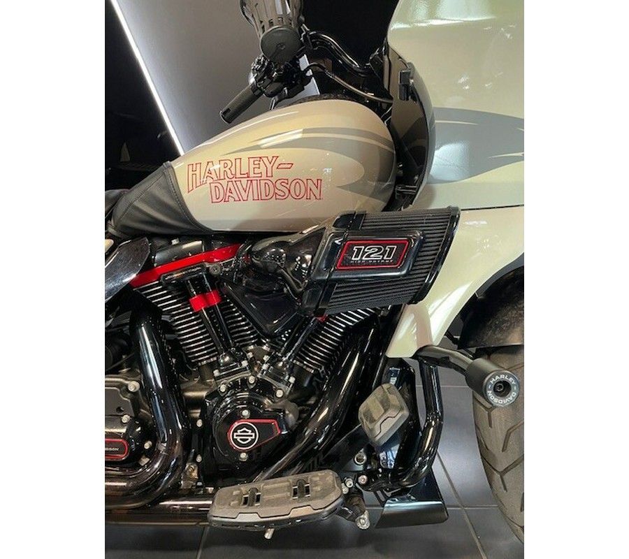 2024 Harley-Davidson® CVO™ Road Glide® ST WHITE