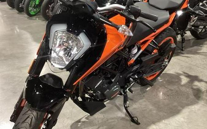 2023 KTM 200 Duke