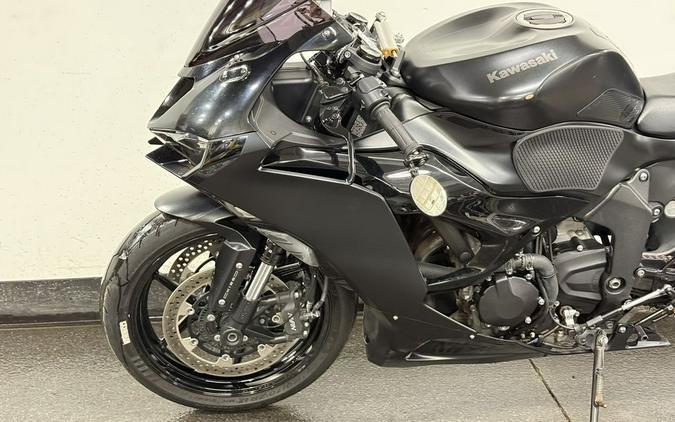 2024 Kawasaki Ninja® ZX™-6R ABS Metallic Flat Spark Black/Ebony