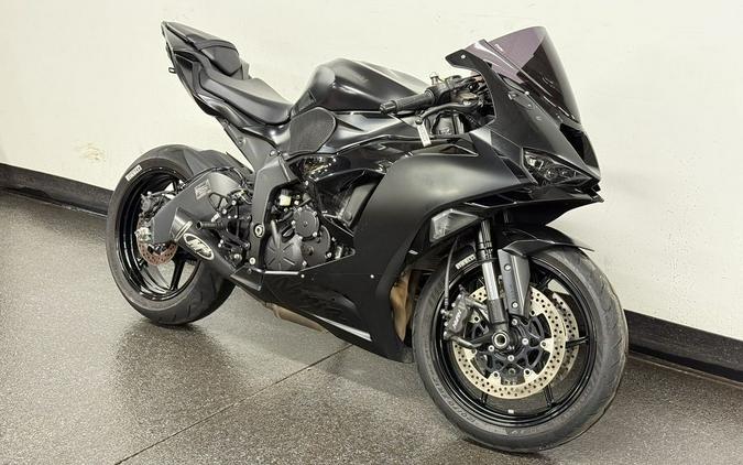 2024 Kawasaki Ninja® ZX™-6R ABS Metallic Flat Spark Black/Ebony