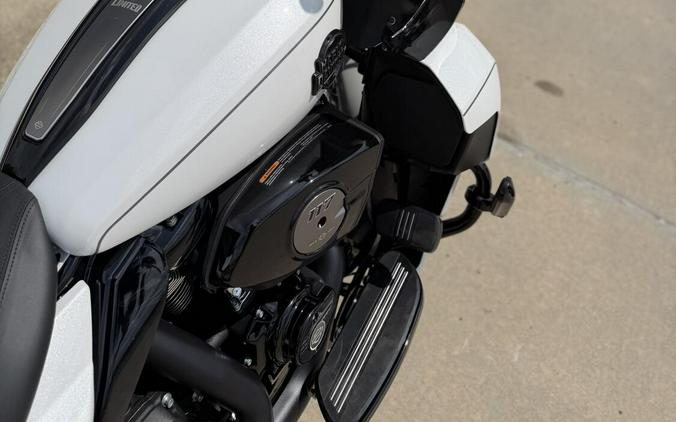 2026 Harley-Davidson Road Glide Limited WHITE ONYX PRL W/ PINSTRIPE