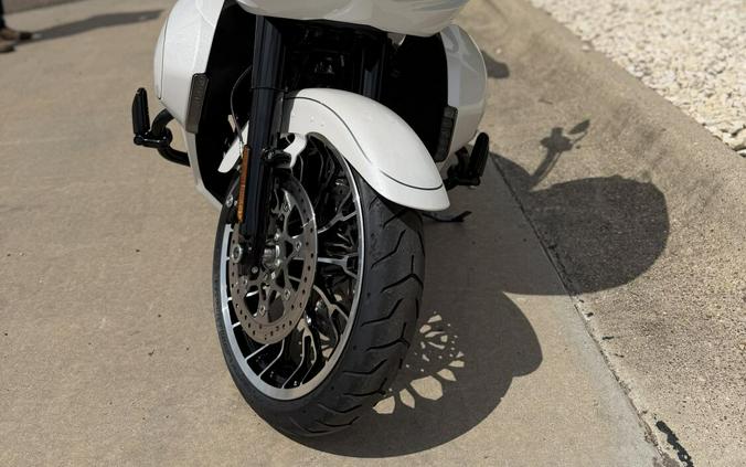 2026 Harley-Davidson Road Glide Limited WHITE ONYX PRL W/ PINSTRIPE