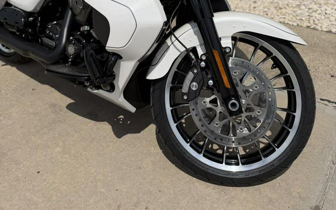 2026 Harley-Davidson Road Glide Limited WHITE ONYX PRL W/ PINSTRIPE