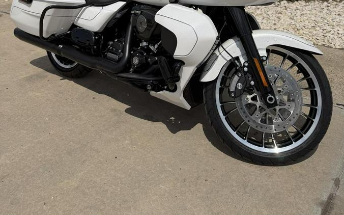 2026 Harley-Davidson Road Glide Limited WHITE ONYX PRL W/ PINSTRIPE
