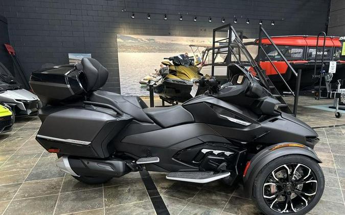 2023 Can-Am® Spyder RT Limited Dark Wheels