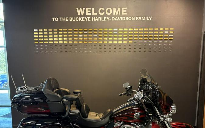 2022 Harley-Davidson® CVO™ Tri Glide® Dante’s Red Fade