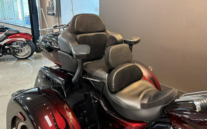 2022 Harley-Davidson® CVO™ Tri Glide® Dante’s Red Fade