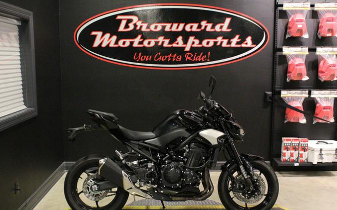 2025 Kawasaki Z900 SE ABS