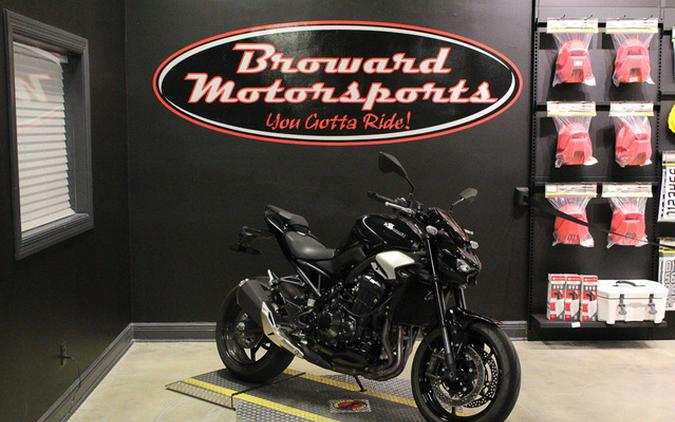 2025 Kawasaki Z900 SE ABS
