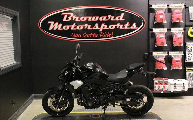 2025 Kawasaki Z900 SE ABS