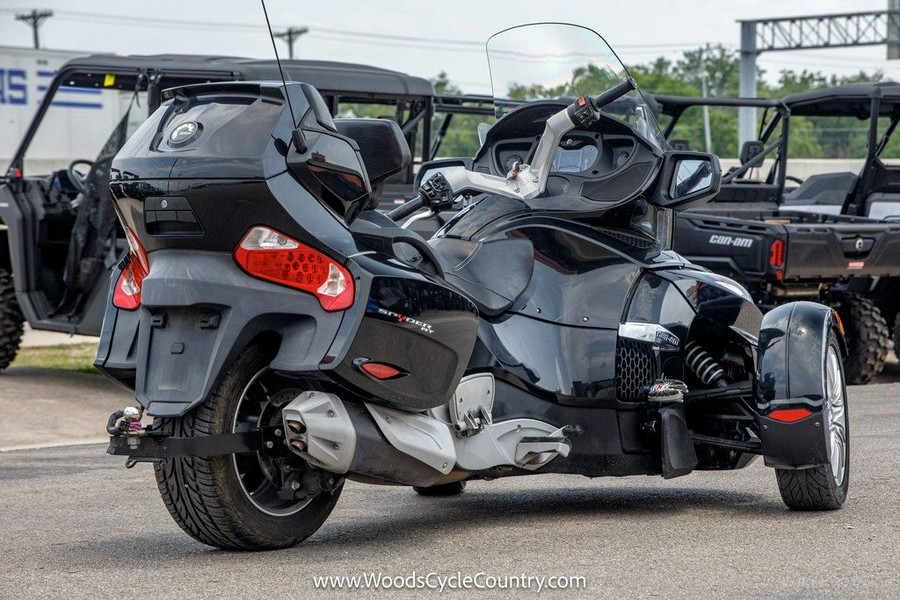 2014 Can-Am™ Spyder RT-S