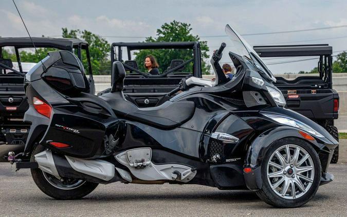 2014 Can-Am™ Spyder RT-S