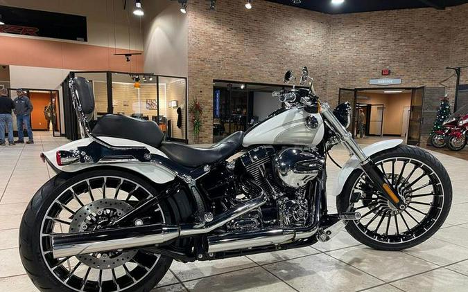 2017 Harley-Davidson® FXSB - Breakout®