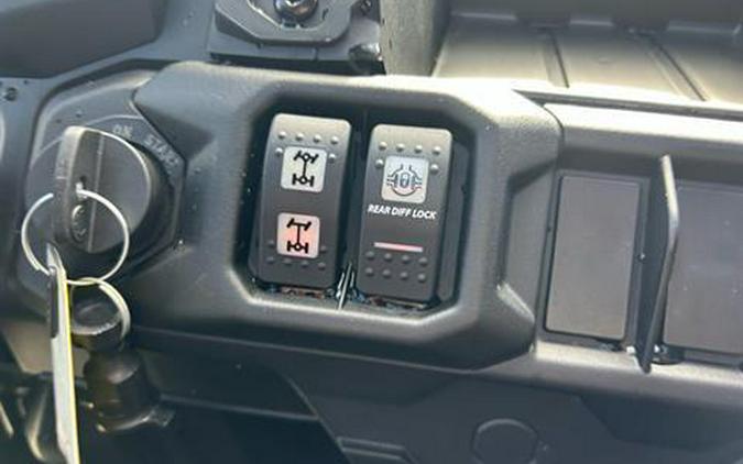 2025 Can-Am Defender MAX DPS HD7