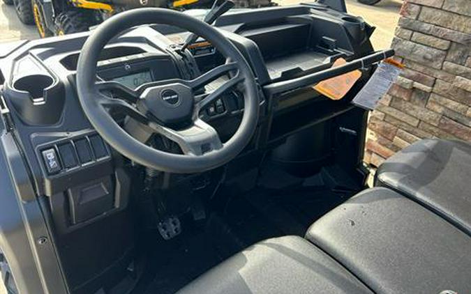 2025 Can-Am Defender MAX DPS HD7