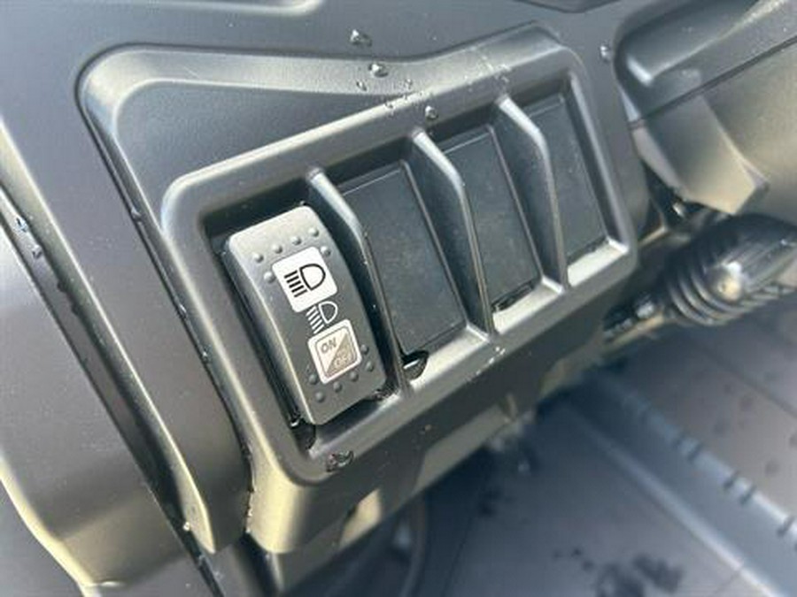 2025 Can-Am Defender MAX DPS HD7