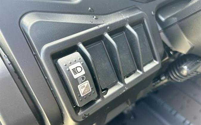 2025 Can-Am Defender MAX DPS HD7