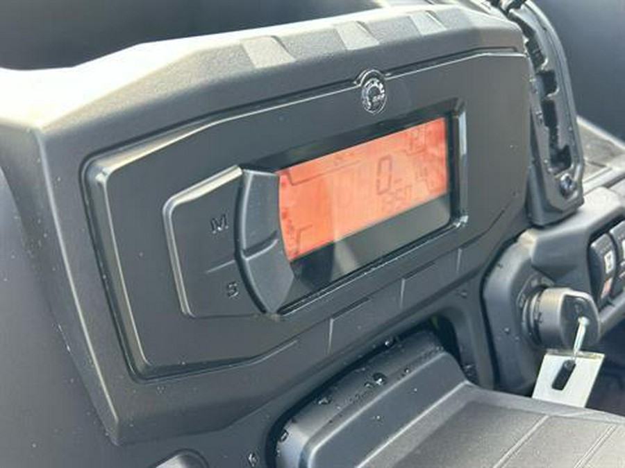 2025 Can-Am Defender MAX DPS HD7