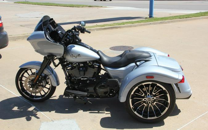 2024 Harley-Davidson Road Glide 3 Atlas Silver