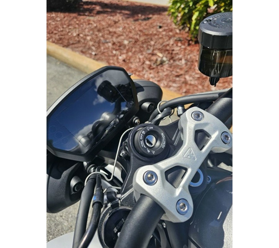 2025 Triumph Street Triple 765 RS Silver Ice RS