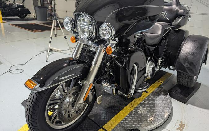 2015 Harley-Davidson Tri Glide Ultra Vivid Black
