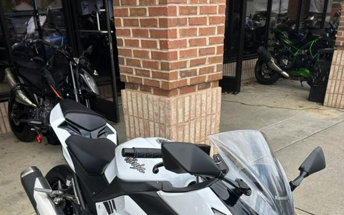 2017 Kawasaki Ninja® 300 ABS KRT Edition