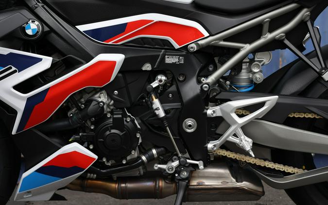 2026 BMW M 1000 R