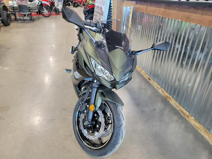 2024 Kawasaki Ninja® 650 Metallic Covert Green/Metallic Spark Black