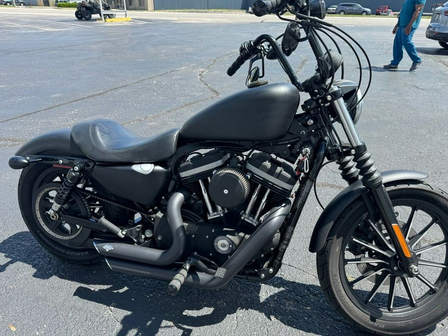 2013 Harley-Davidson® SPORTSTER IRON 883