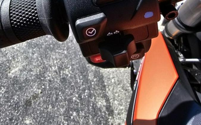 2025 Triumph Street Triple 765 R Matte Baja Orange REET TRIPLE R