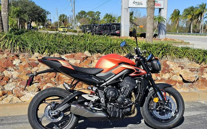 2025 Triumph Street Triple 765 R Matte Baja Orange REET TRIPLE R