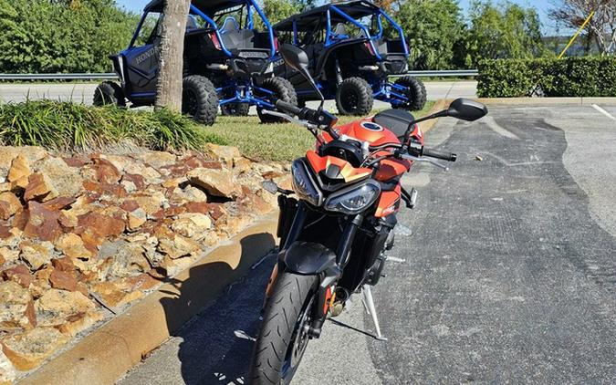 2025 Triumph Street Triple 765 R Matte Baja Orange REET TRIPLE R