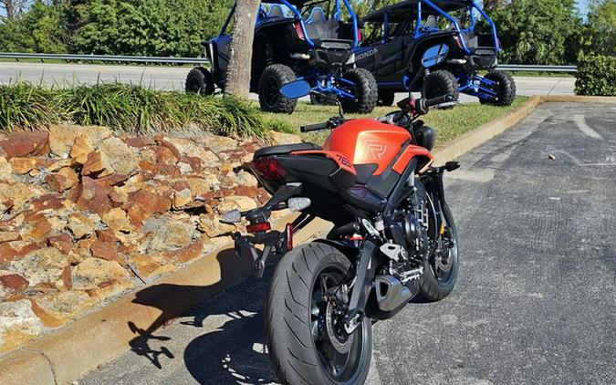2025 Triumph Street Triple 765 R Matte Baja Orange REET TRIPLE R