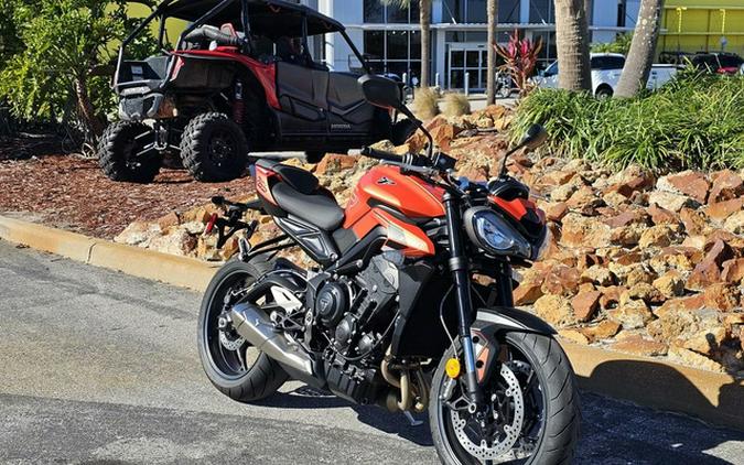 2025 Triumph Street Triple 765 R Matte Baja Orange REET TRIPLE R