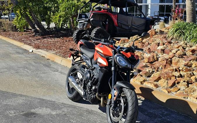 2025 Triumph Street Triple 765 R Matte Baja Orange REET TRIPLE R