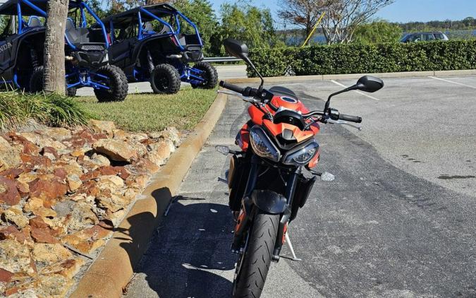 2025 Triumph Street Triple 765 R Matte Baja Orange REET TRIPLE R